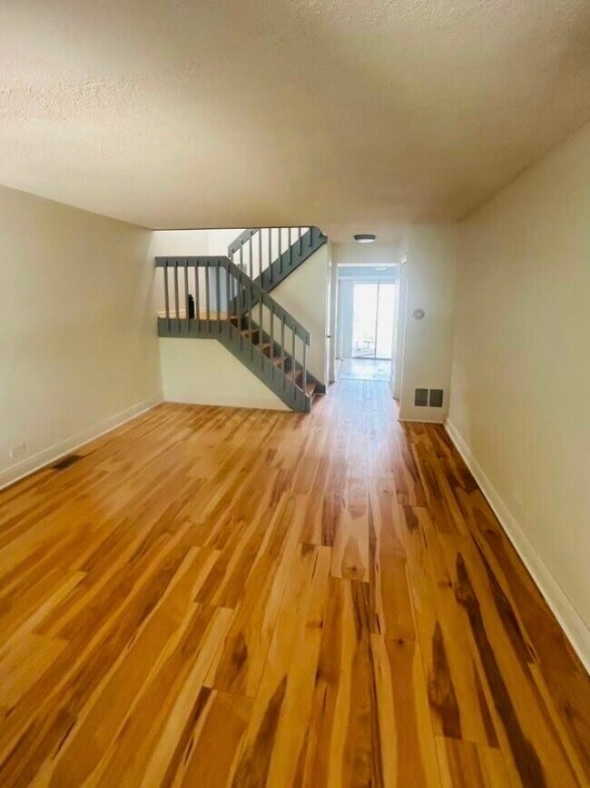 Building Photo - 1744 DeForest Ln