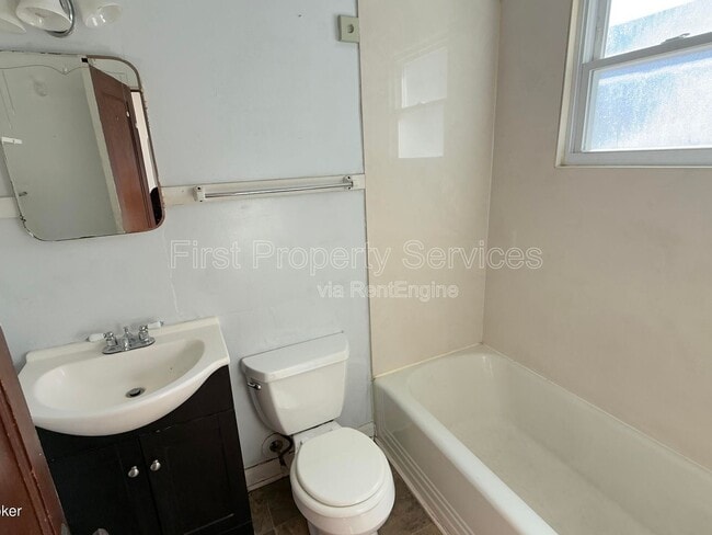 Building Photo - 2121 Culbertson Ave