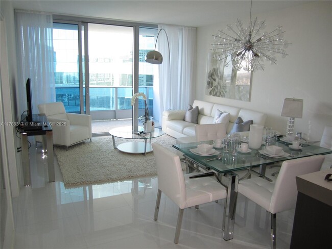 Building Photo - 200 Biscayne Blvd Way