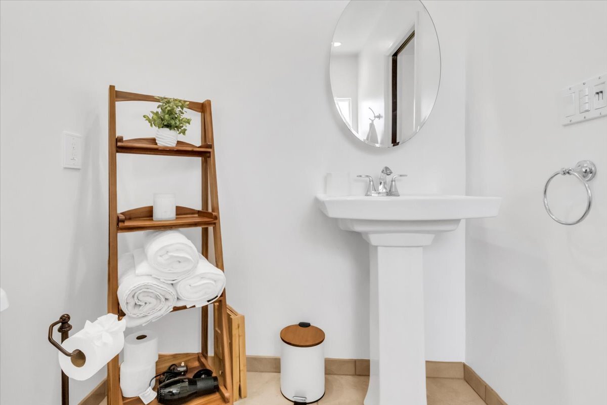 Building Photo - 23223 Canzonet St