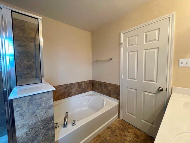 Building Photo - 602 Moonwalker Trail