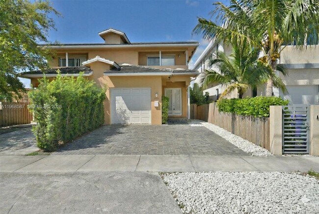 Building Photo - 2780 SW 33rd Ave