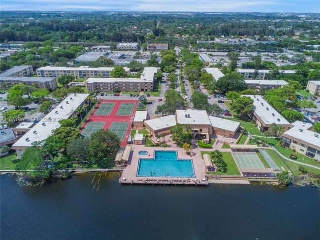 Building Photo - 301 Cambridge Rd