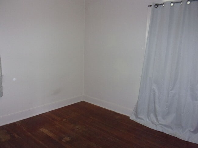 Building Photo - 2+bd 1ba home with storage