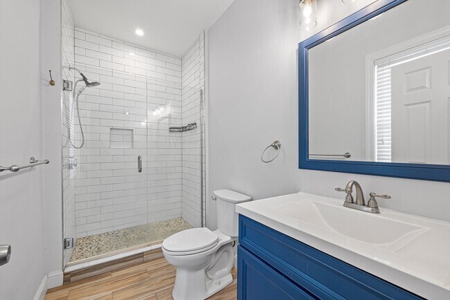 Building Photo - 74 Kingsdale St