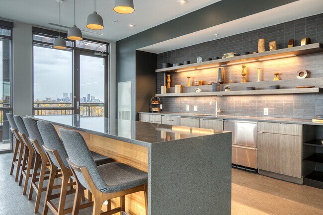 Building Photo - 985 Albion St