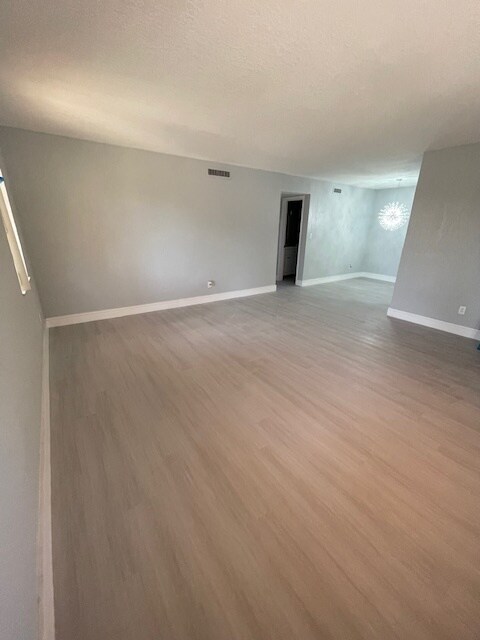 Building Photo - 6900 SW 39th St