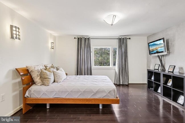 Building Photo - 5301 Goldsboro Rd