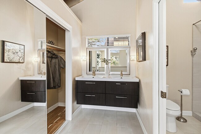 Building Photo - 2220 Boyer Dr