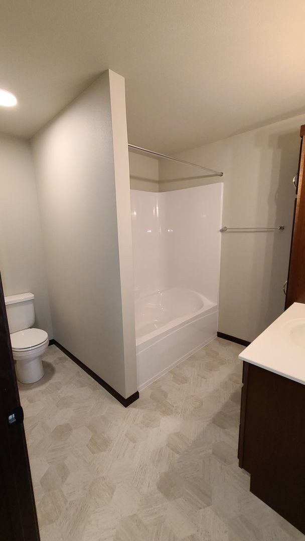 Building Photo - Modern 3 Bedroom Home with Garage & Fenced Yard for Rent!