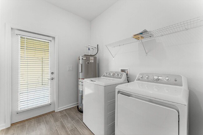 Building Photo - Available on July 10! Solar panel Spacious 3 bedroom house with all appliances included.