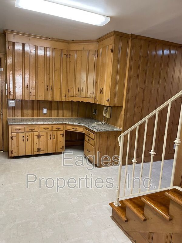 Building Photo - 300 S Andrews Ave
