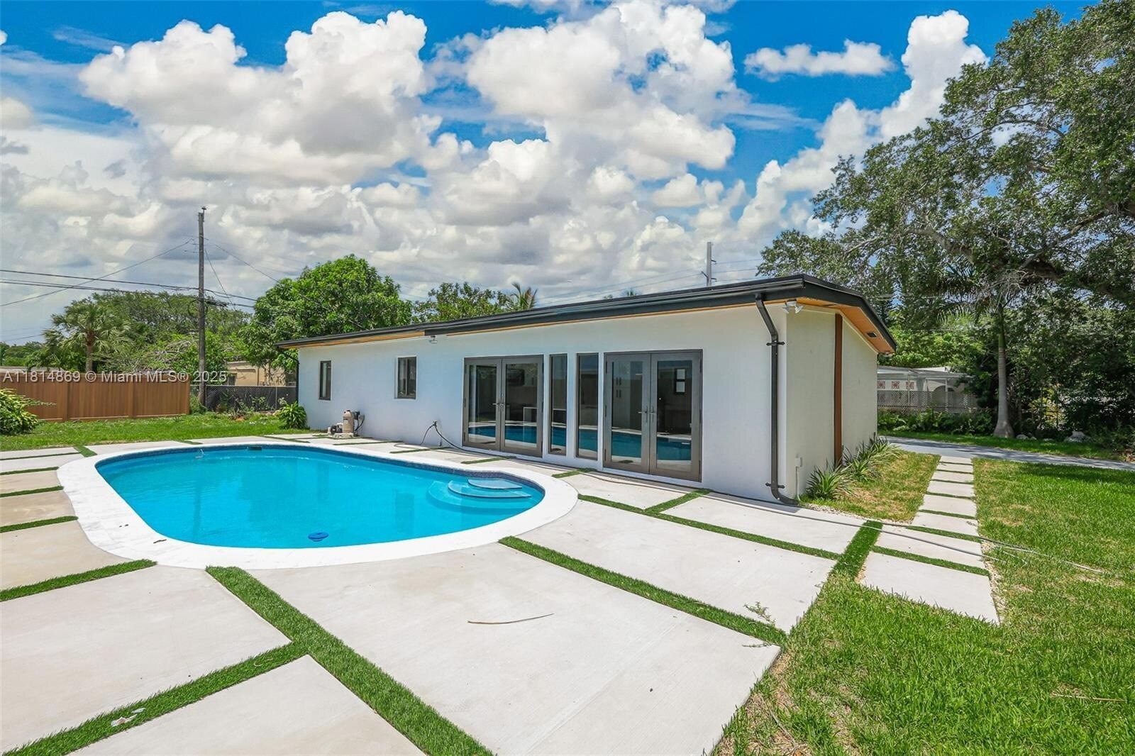 Building Photo - 3105 SW 16th St