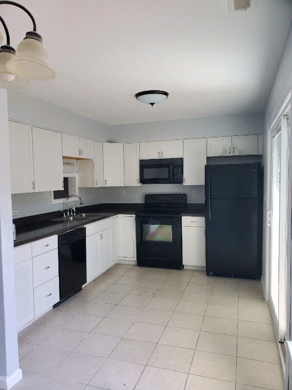 Building Photo - 1375 Longlac Rd