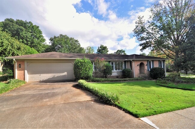 Building Photo - Large home with a pool.