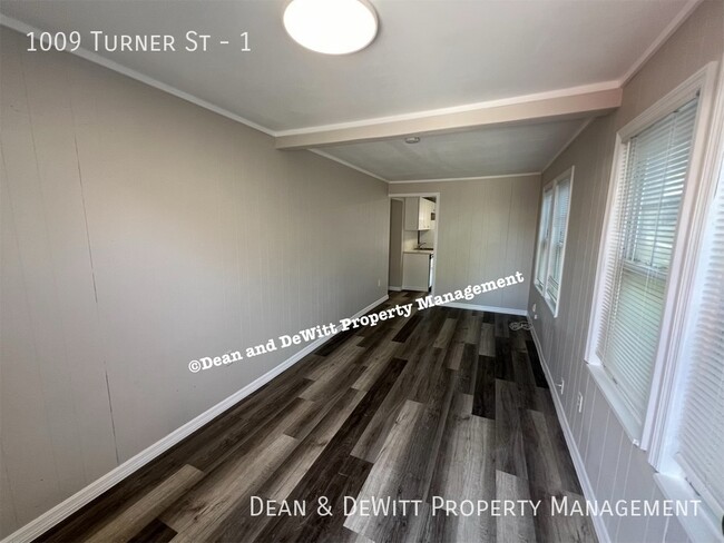 Building Photo - 1009 Turner St