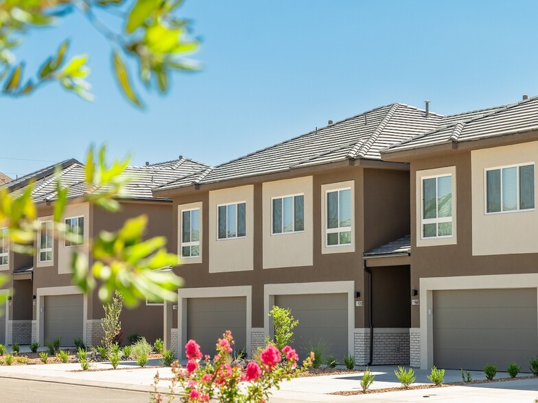 Bright Green Scenery - Desert Sage Townhomes