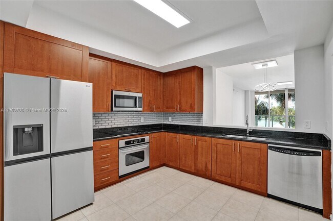 Building Photo - 3340 NE 190th St