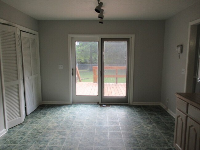 Building Photo - 145 Ho Lynn Trail