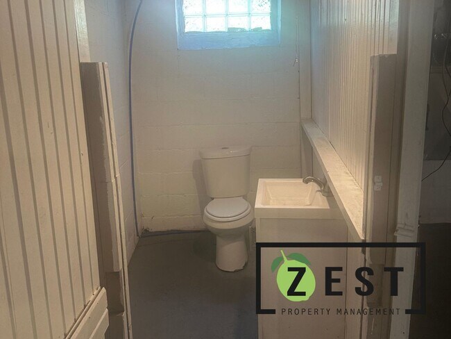 Building Photo - WELCOME HOME! 3BDRM 1.5BTH w/ GARAGE!!! AN...