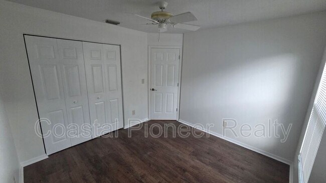 Building Photo - 1731 Wakefield Dr