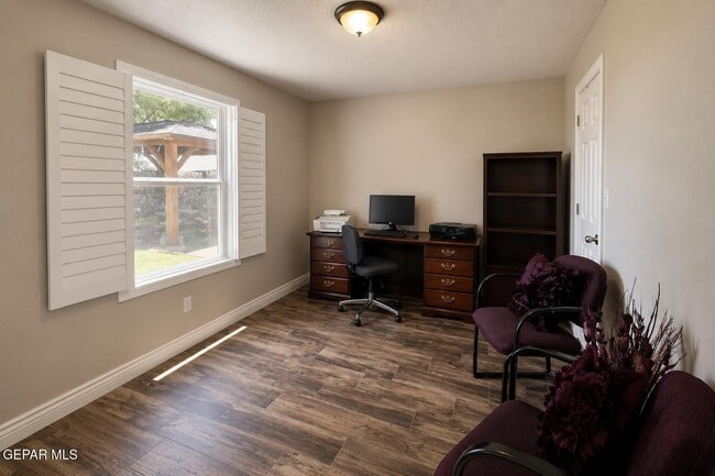 Building Photo - 836 Sunset Park Dr