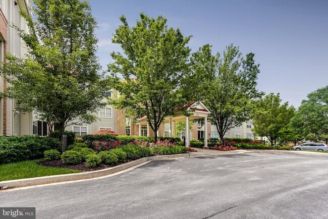 Building Photo - 2111 Ganton Green