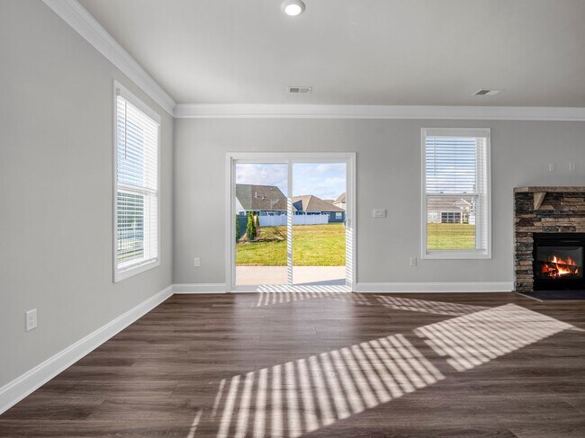 Building Photo - Like new home available in Hendersonville. Take advantage of our $3,500 six-month special when yo...