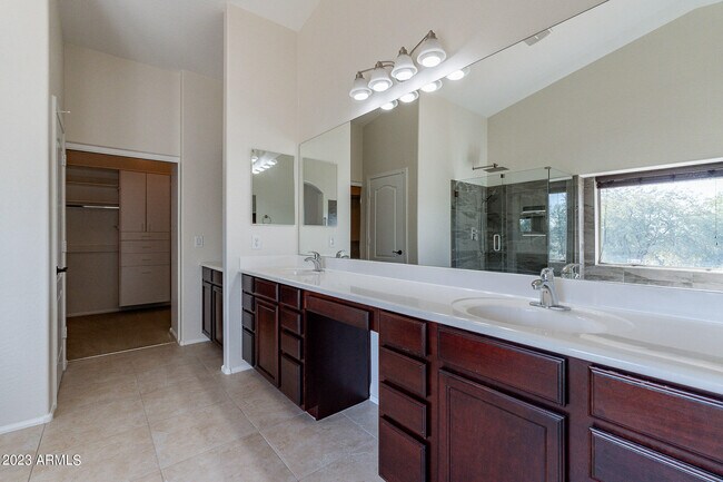 Building Photo - 2943 E Quiet Hollow Ln