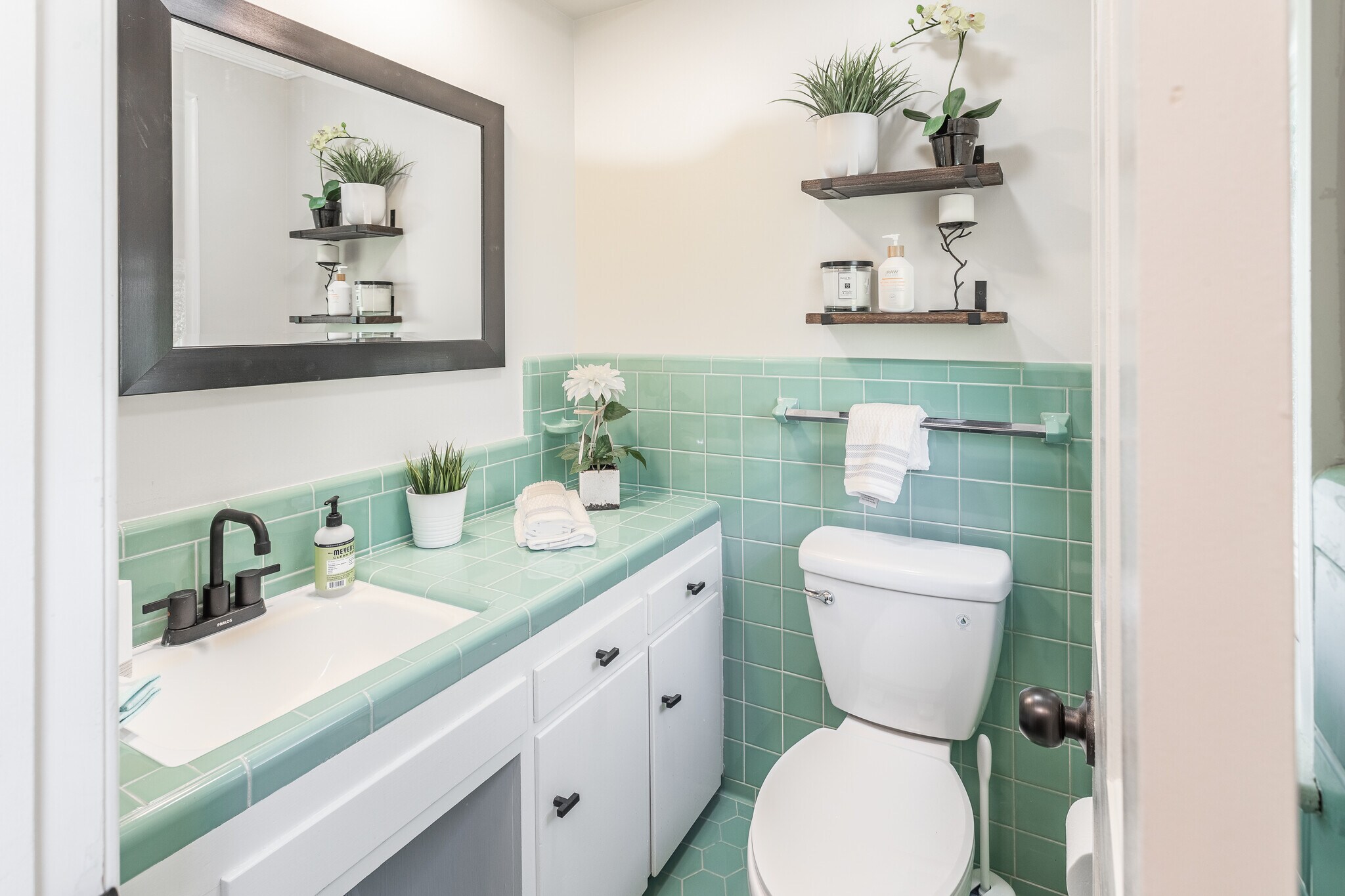 Building Photo - 906 Putney St