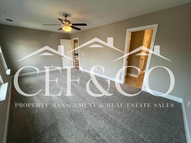 Building Photo - Spacious 3 bedroom 2.5 bedroom available in Moore!