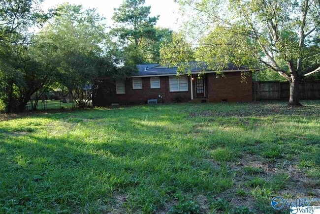 Building Photo - 2208 Glen Iris Cir NW