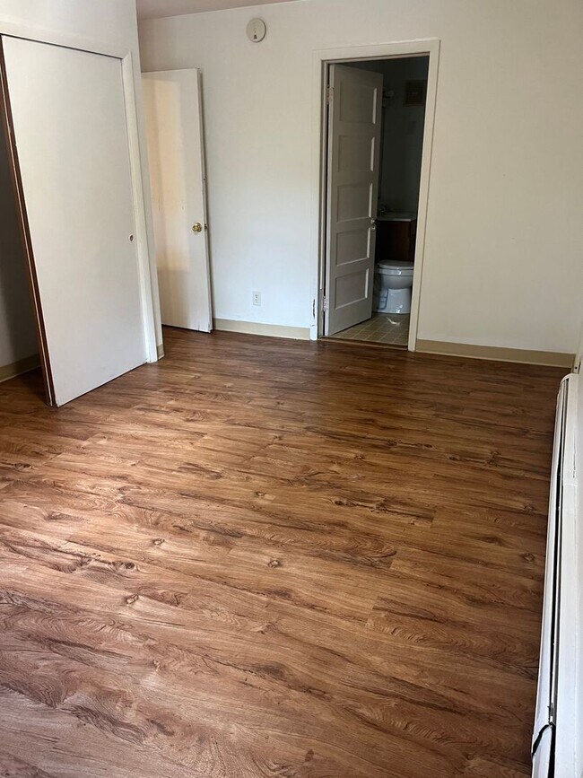 Building Photo - 710 Valentine St