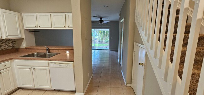 Building Photo - 2 Bedroom Townhouse in Cypress Landing – Available Now! $500 off of FIRST month's rent!