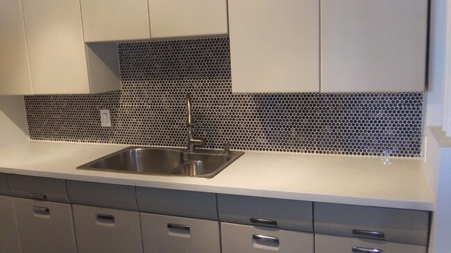 Building Photo - 110 Maryland W Ave