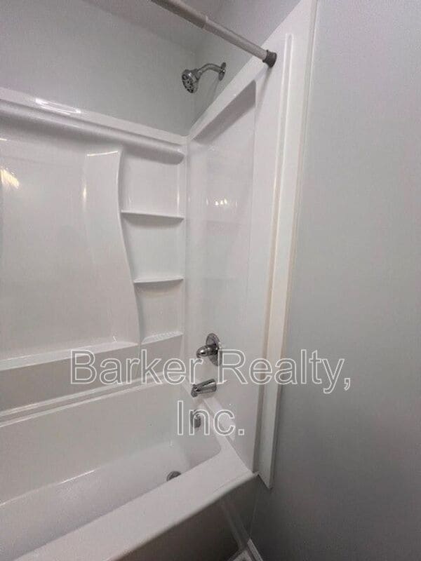 Building Photo - 1602 Pender St