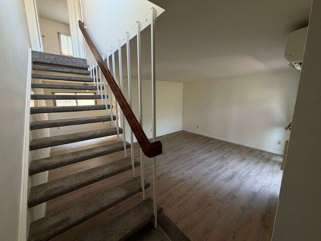 Building Photo - 4098 Valeta St