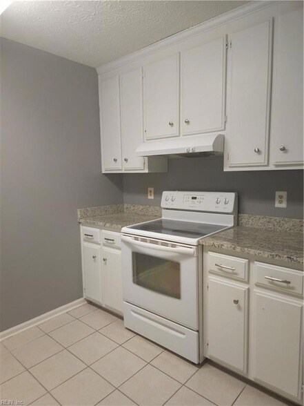 Building Photo - 330 Kinsmen Way