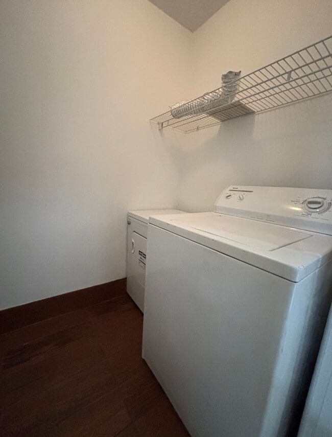 Building Photo - Spacious 2-bedroom, 2.5-bathroom condo in Chapel Watch