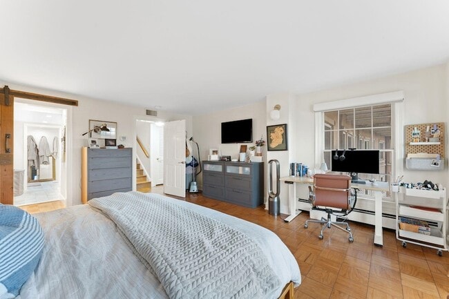 Building Photo - 200 Shearwater Ct W