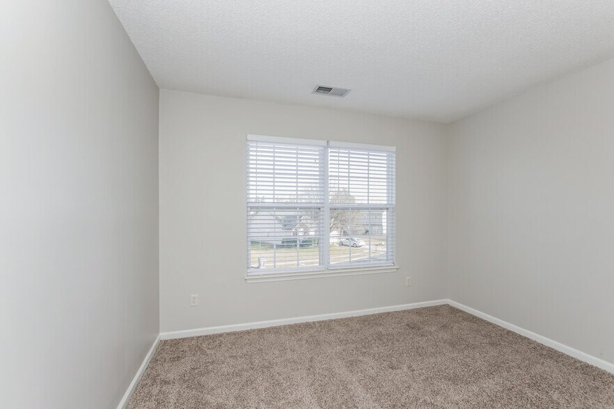 Building Photo - 12024 Brownestone View Dr