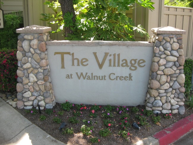 Building Photo - 1938 Stratton Cir