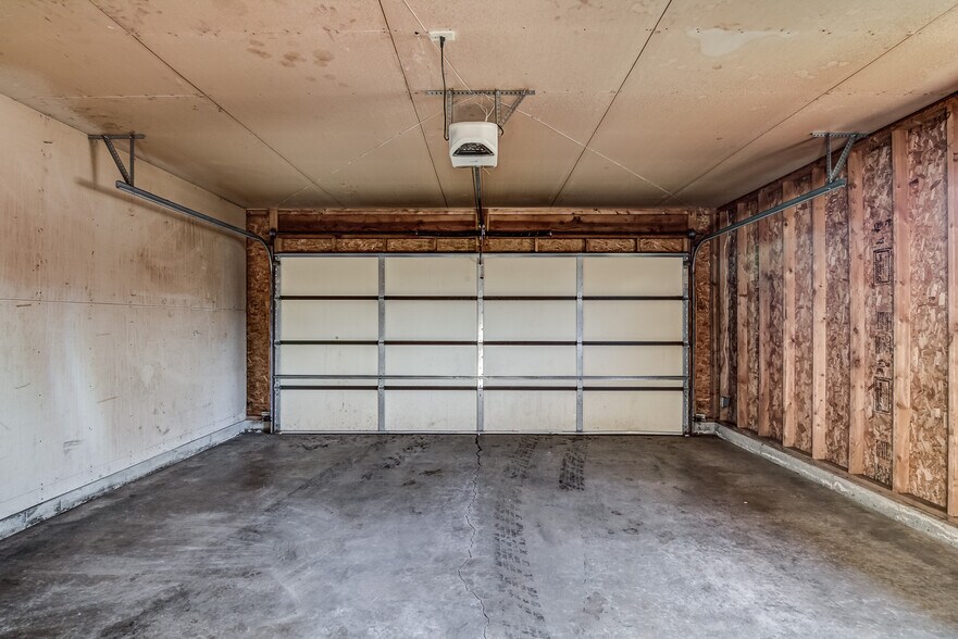 Building Photo - 632 Saxonwood Rd