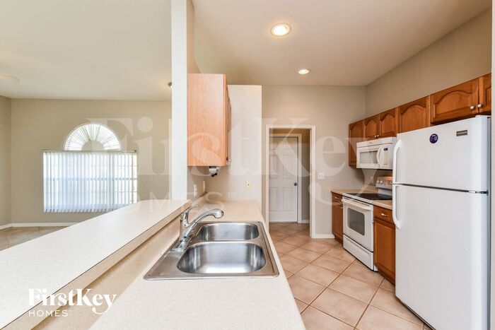 Building Photo - 18465 Tulip Rd