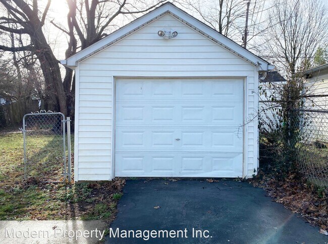 Building Photo - 3 br, 1 bath House - 1006 Marcellus Drive