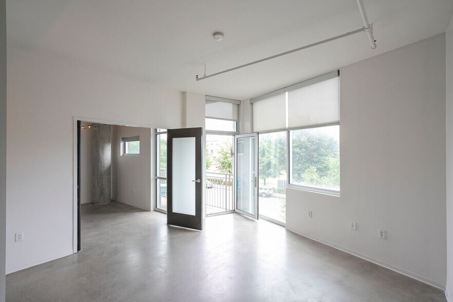Building Photo - 2115 Yeaman Pl