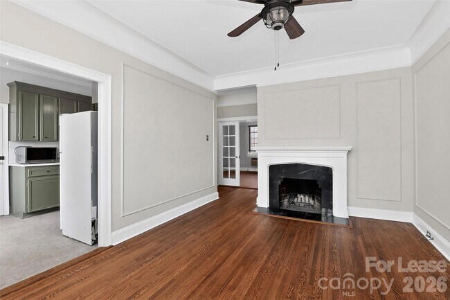 Building Photo - 301 W 10th St