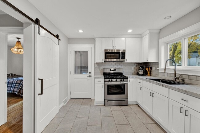 Building Photo - 3124 S Ellen St