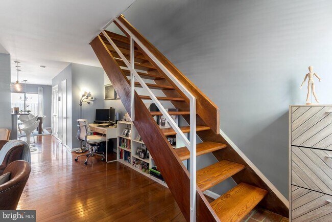 Building Photo - 1812 Bryant St NE