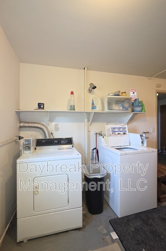 Building Photo - 204 4th St NW